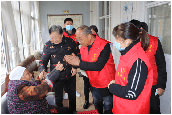 元宵佳节献爱心渭南市市场监管局党员志愿者慰问敬老院老人