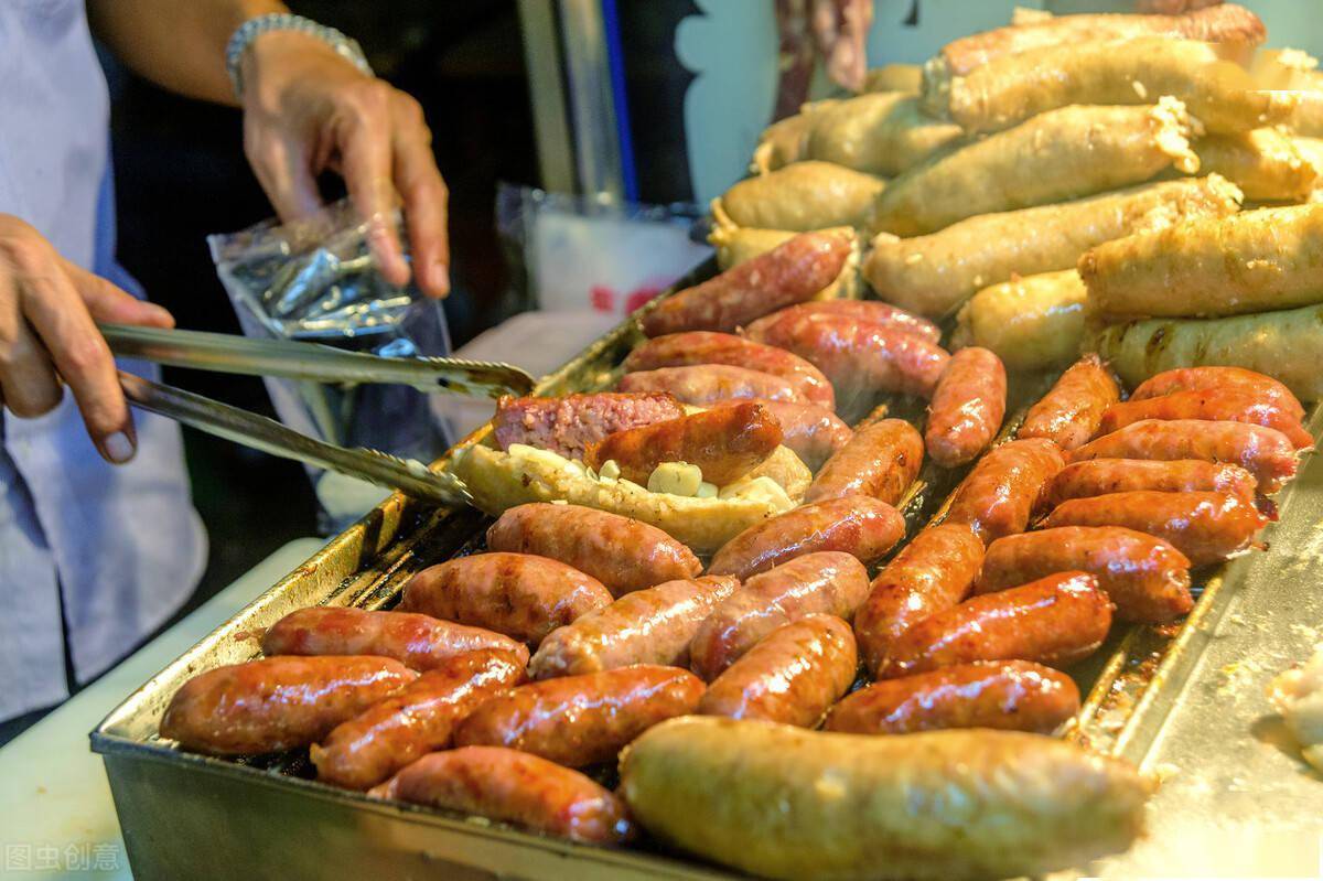 路边摊2元1根的烤香肠,它到底是用什么肉做的?究竟脏不脏?