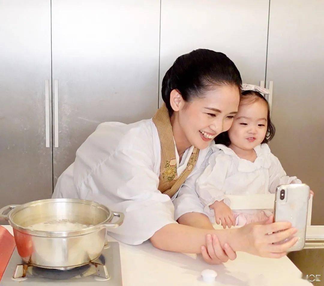 日本主妇生活曝光 5 30起床 6 30点做早餐 每天伺候老公和孩子 忙到晕厥 妈妈