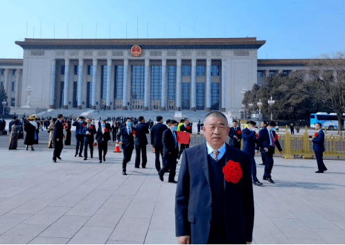 马志祥,现年55岁,现任甘肃省张掖市甘州区长安镇前进村党委书记,甘肃