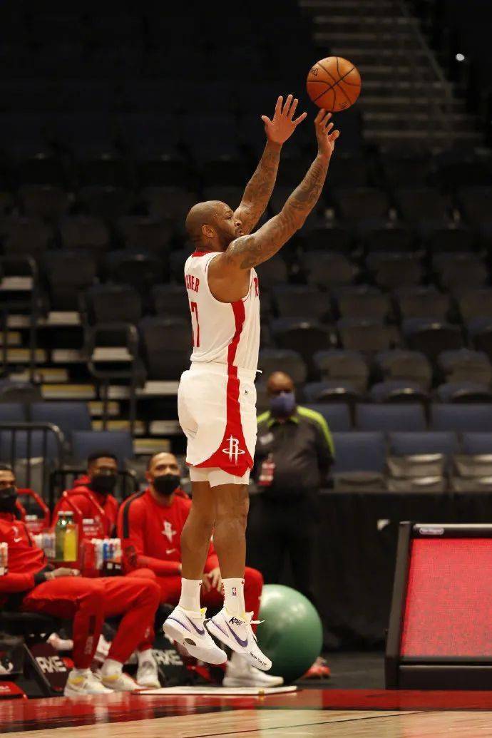 同样和塔克有交易流言的奥迪,首节比赛表现不错的,投篮4中2,三分2中1