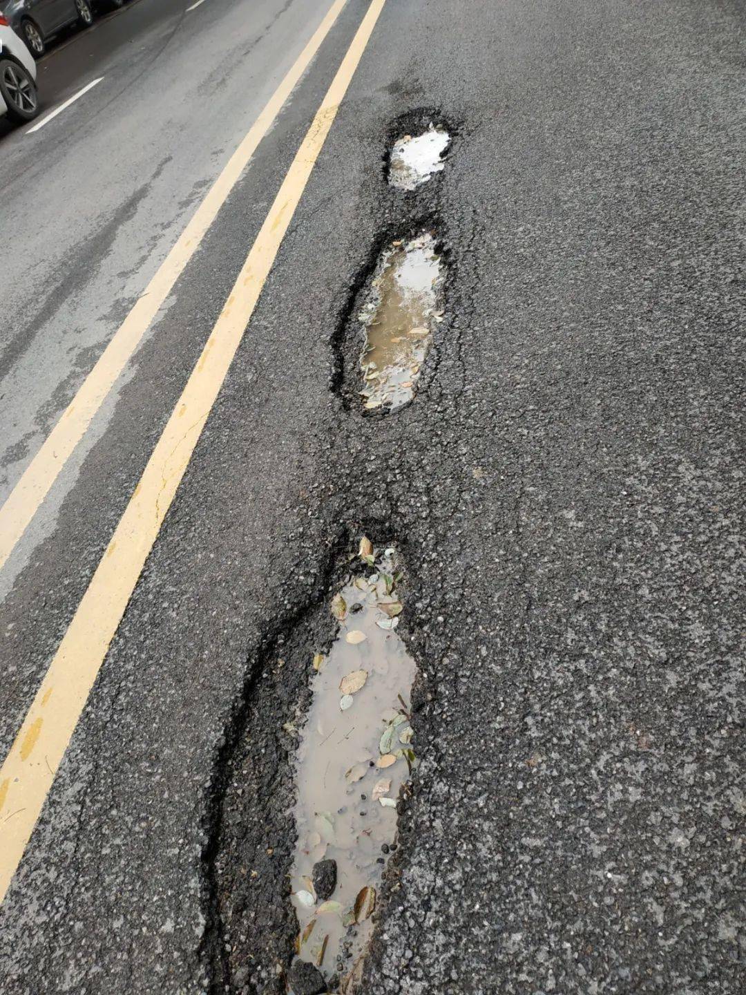 蔡甸本地圈道路坑槽过往车辆要小心这里风景美如画