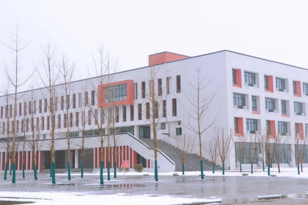 东阿一中春雪兆瑞新校增辉