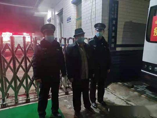 人口巡查警察_和平精英巡查员图片(2)
