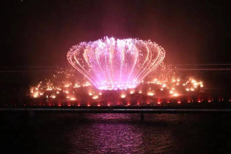 2022春节舞钢水灯图片