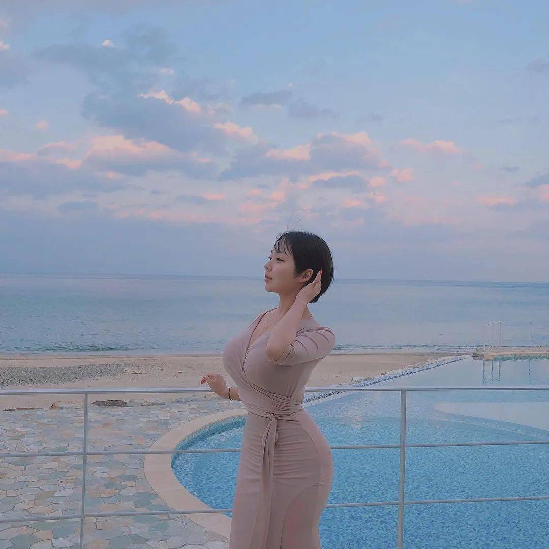 这恐怕是"体重130斤"的姑娘里,长的最美,身材最性感的了