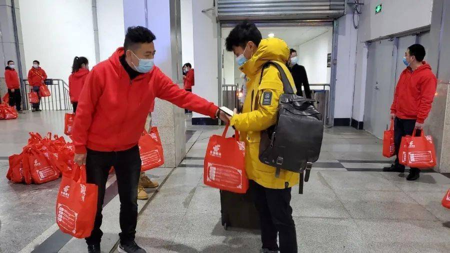 坐着动车上班去!遂宁农民工返岗专列再出发