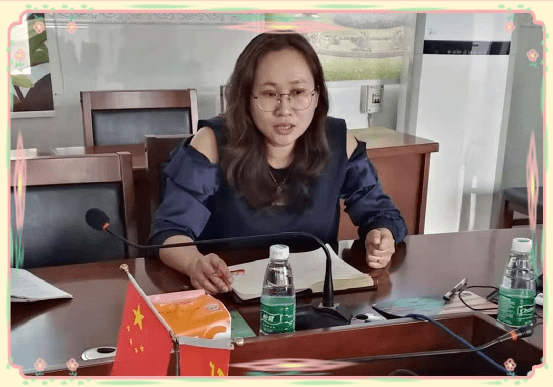 陈小敏校长提出对语文科组的期望老师们认真聆听会议并自我反思撰稿