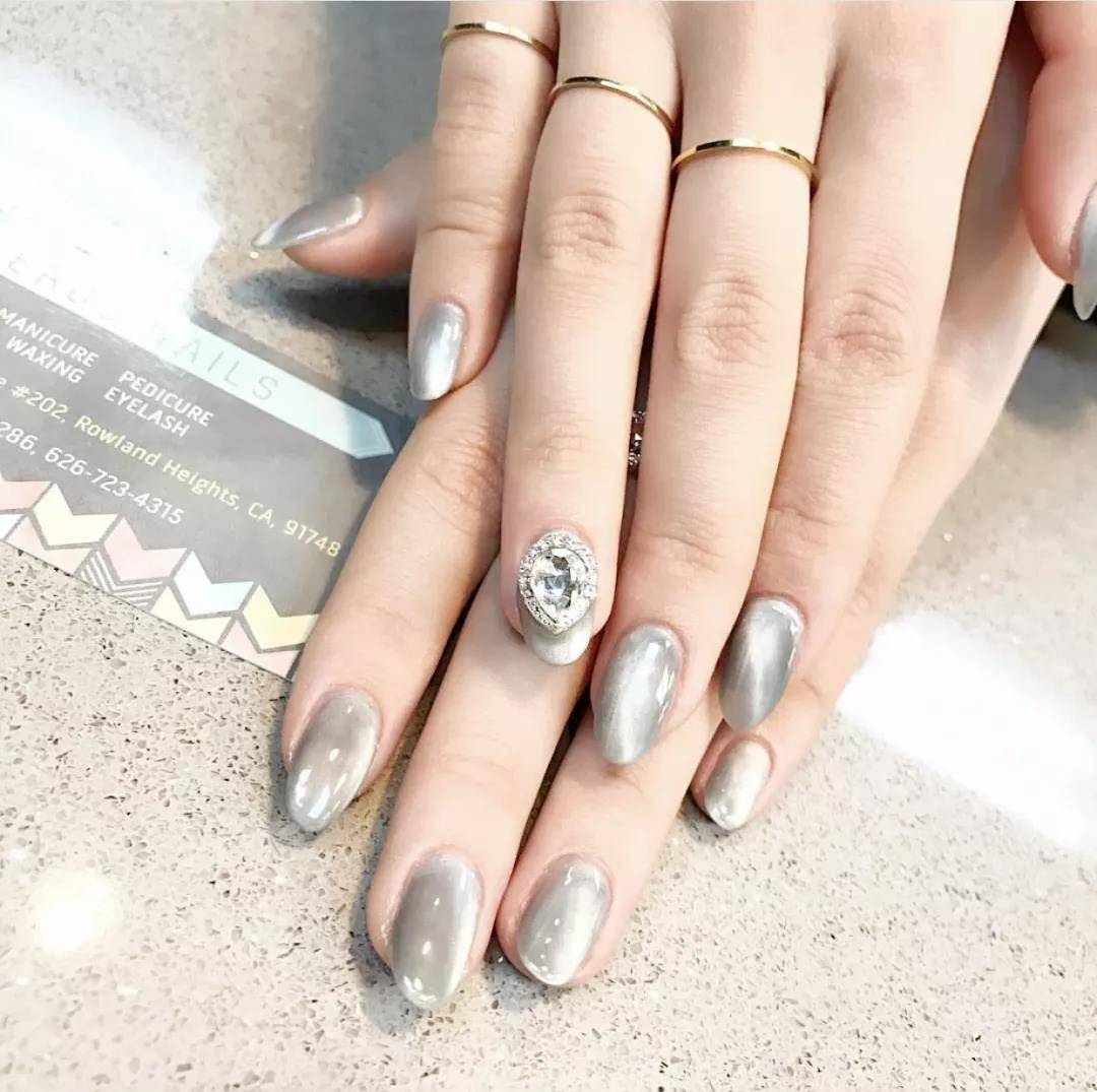 猫眼饰品的美甲一定能让你光芒四射