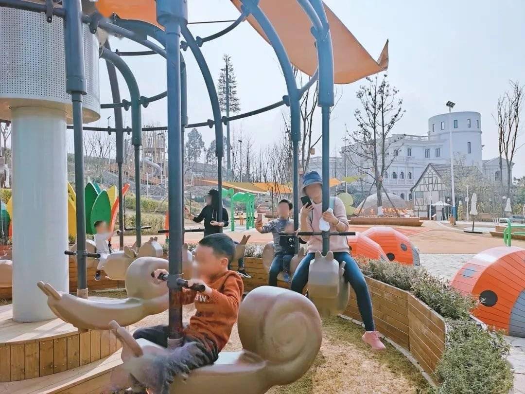 踏青黄龙溪,我们发现了一座浪漫生活大城