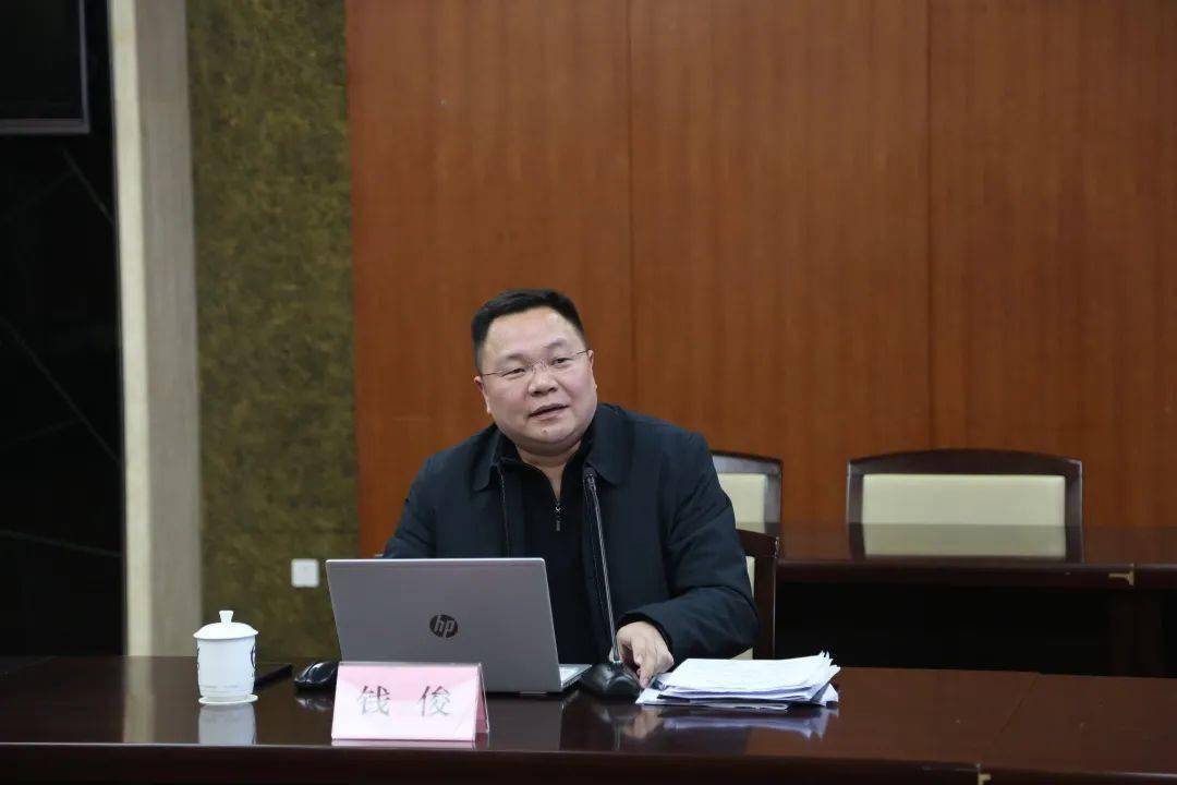 区职教联盟常务副理事长,区教育局副局长钱俊提出三点感想,勉励联盟