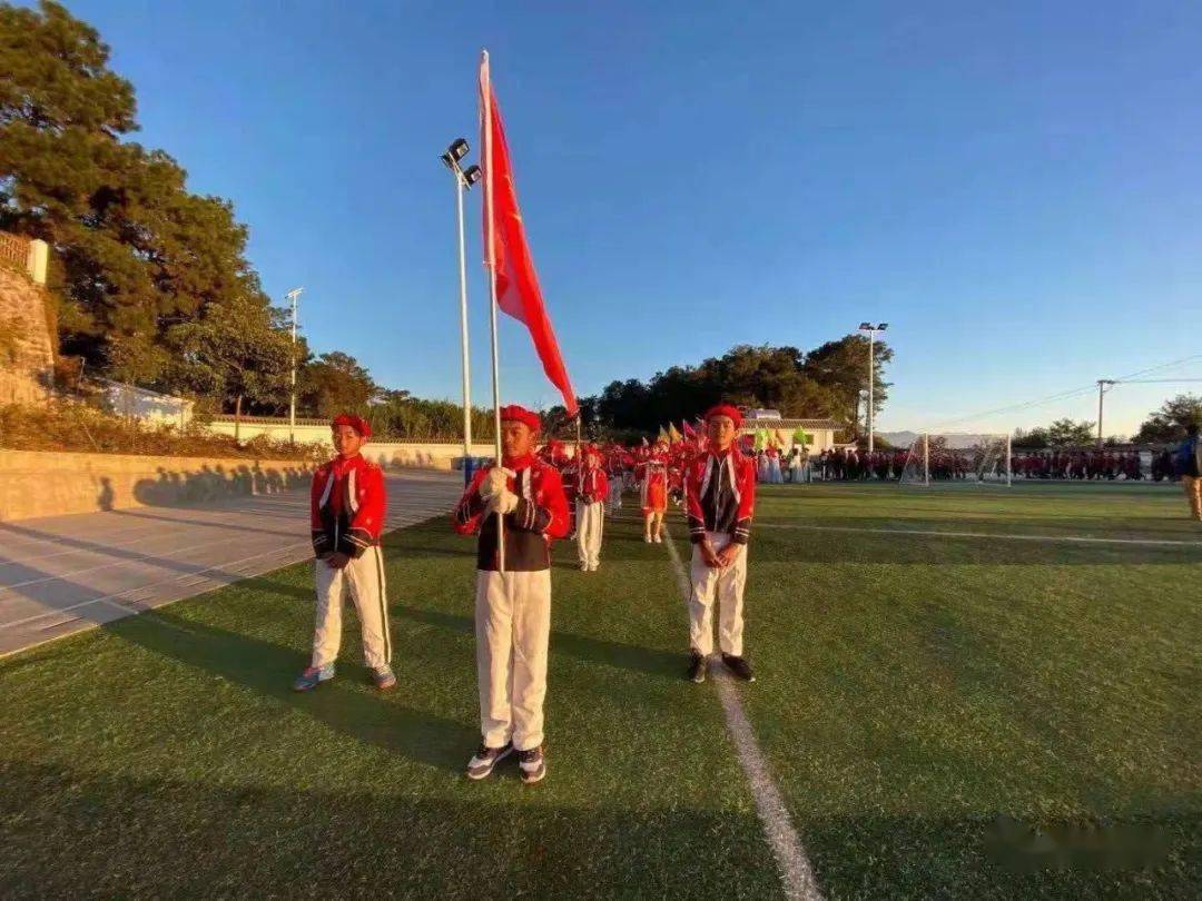 大朝山东镇中心小学"春季学期开学第一课"升旗仪式1日上午7时,大朝山