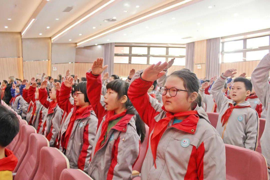 学校热点2肖塘小学举行红星闪闪心向党百年传承新成长开学典礼