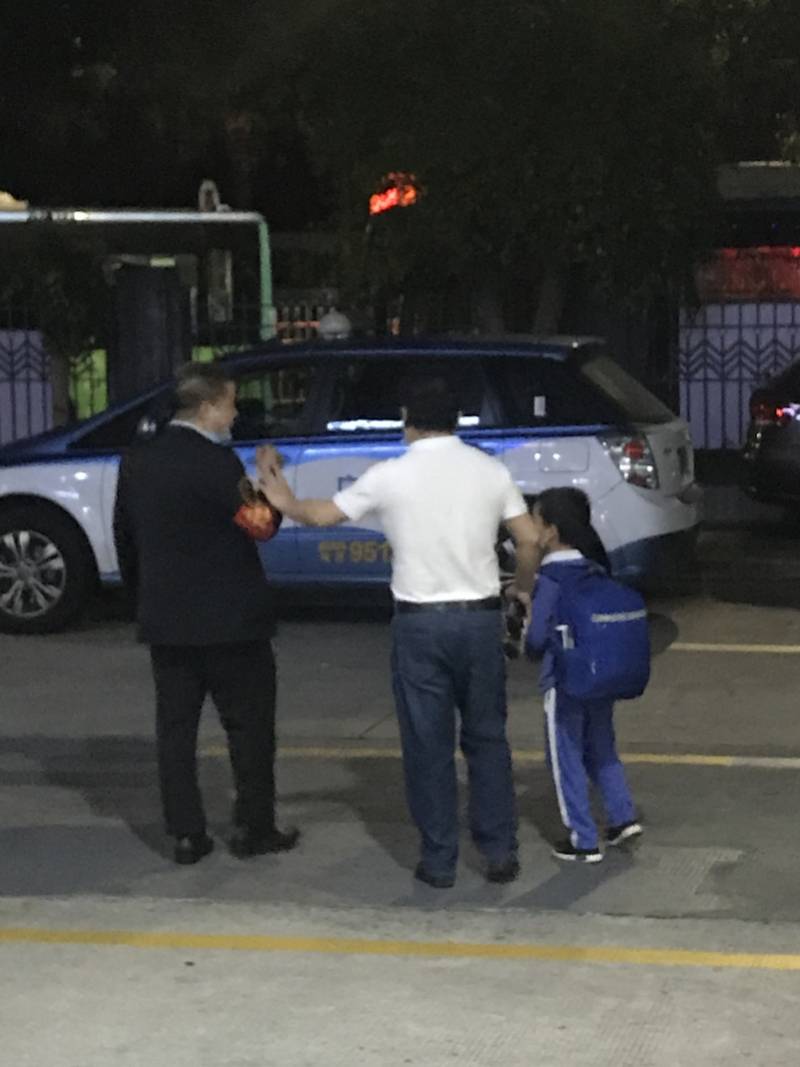 深圳一名小学生独自坐公交回家没想到错了方向，幸遇好心司机联系家长平安送回