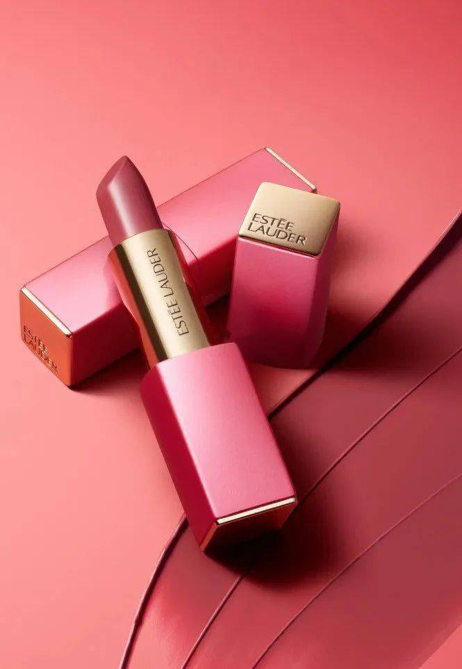 色号:420 经典玫瑰豆沙色pure color envy sculpting lipstick 倾慕