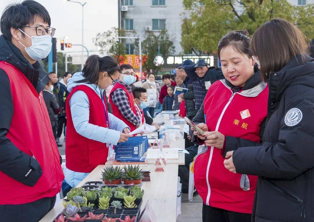 乘航办事处芦庄社区联合澳洋顺康医生志愿者,幼儿园老师以及法律咨询