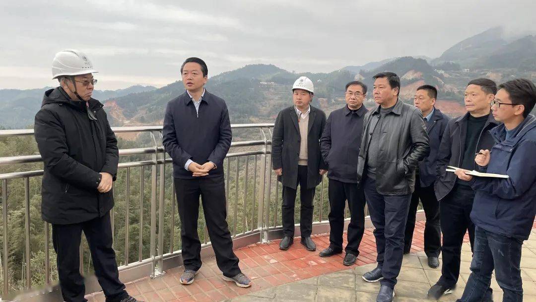 黄伟雄率队调研调度战略性重大项目