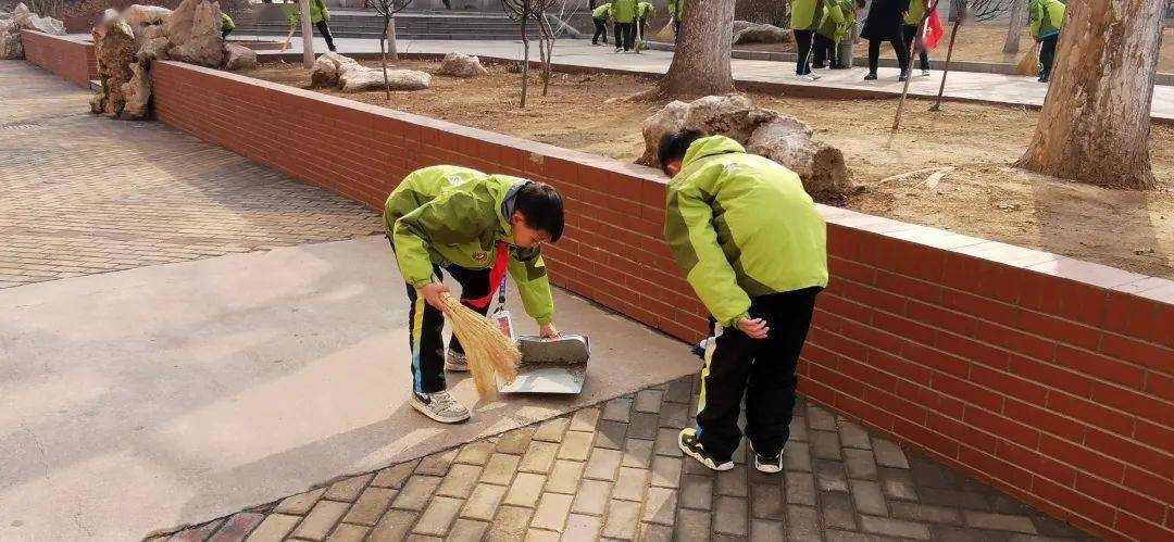 衡水枣强中学唐山分校继承优良传统弘扬雷锋精神