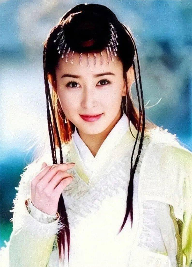 彼时才24岁的胡静,完美演绎出了一个深宫中的寂寞女子,一辈子无法向外