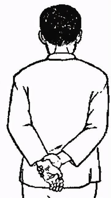 2,屈肘甩手法背部靠墙站立,或仰卧在床上,上臂贴身,屈肘