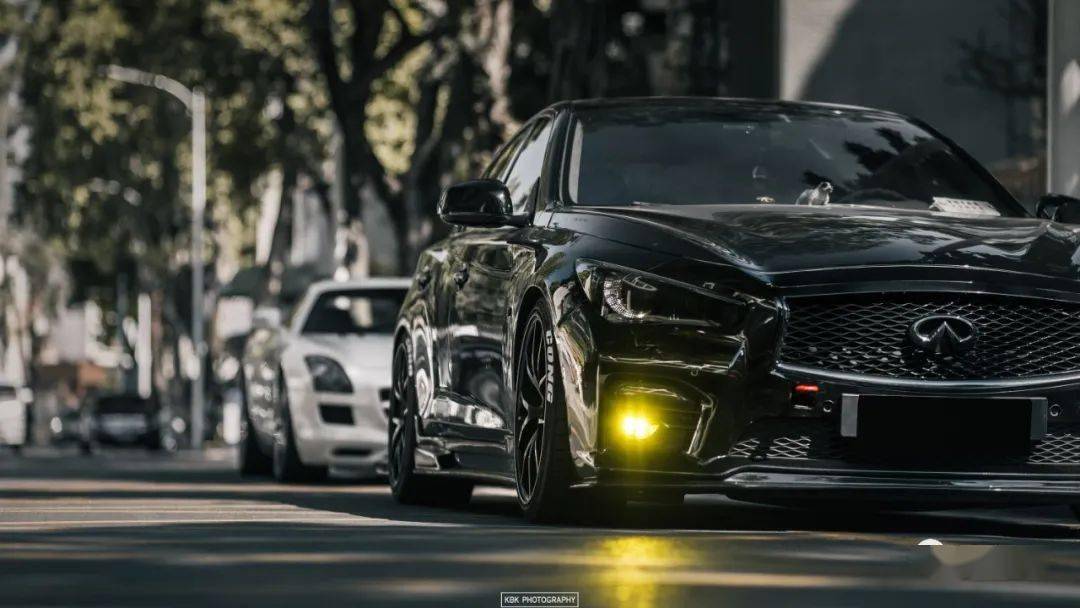 轮上330马力的特调黑武士英菲尼迪q50s,大排量"超跑"可不是样子货