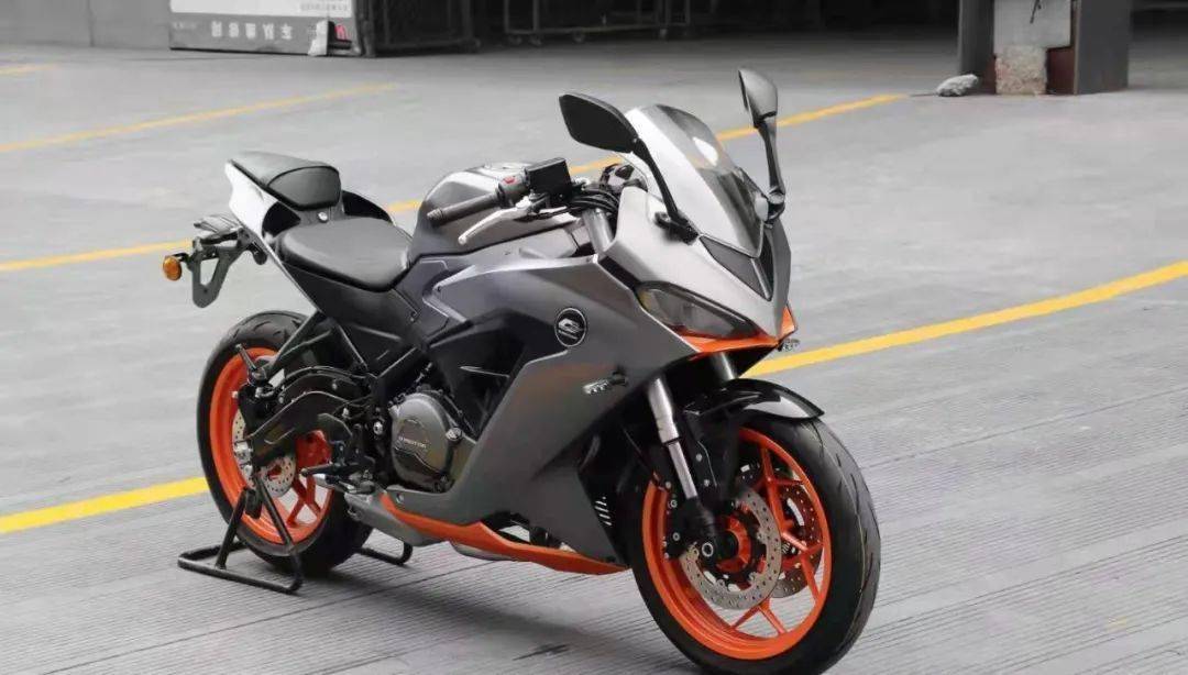 摇臂排行榜_又一款单摇臂250跑车要来了|QJMOTOR仿赛家族将添新军