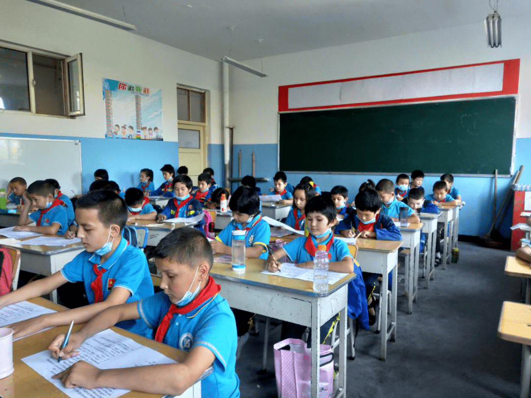 叶老师分配到了伽师县第二小学,2020春季,叶老师担任四(6)班语文教学