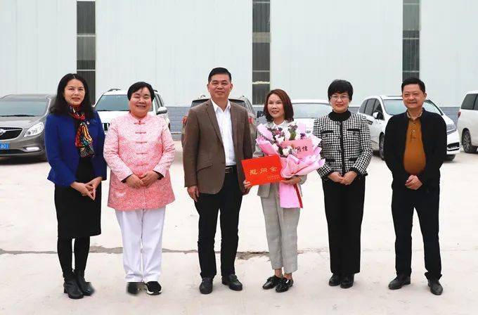 特别关怀丨玉林市领导走访慰问女性先进典型代表