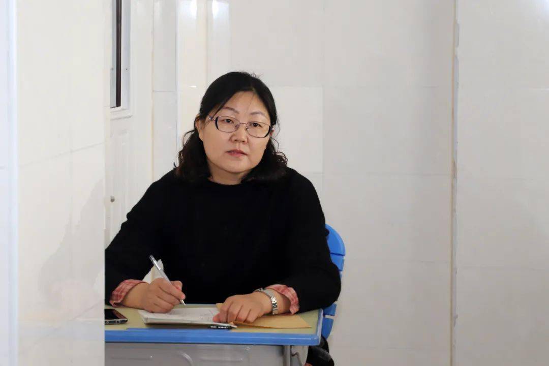 杨宽▲语文教师 栾波▲生物教师 马丽娜▲政治教师 张春英▲数学教师