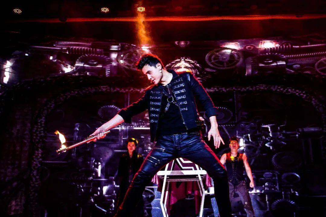 2即 将 启 幕《超级英雄》大魔术师刘世杰领衔作品又一呕心沥血之作继