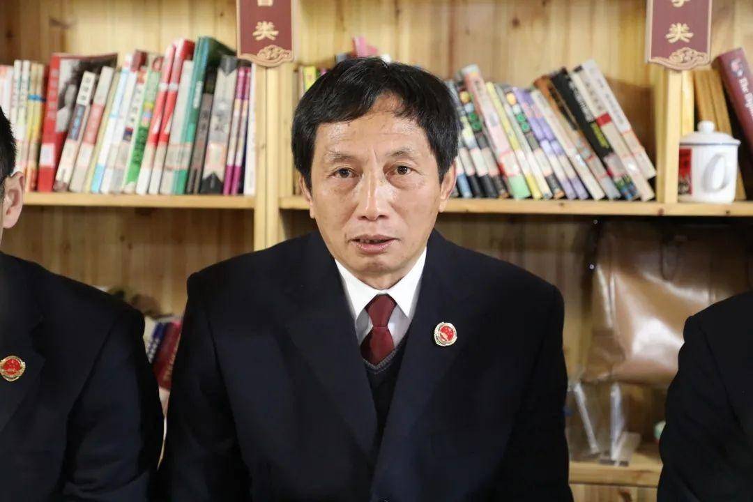 第682期现场课板凳会池州市检察院在这里召开一场别开生面的党组理论