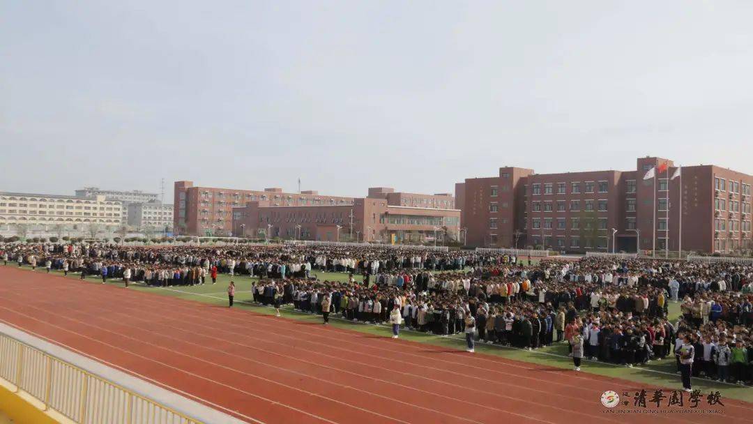 3月5日上午在操场开学典礼,2020—2021学年第二学期延津县清华园学校