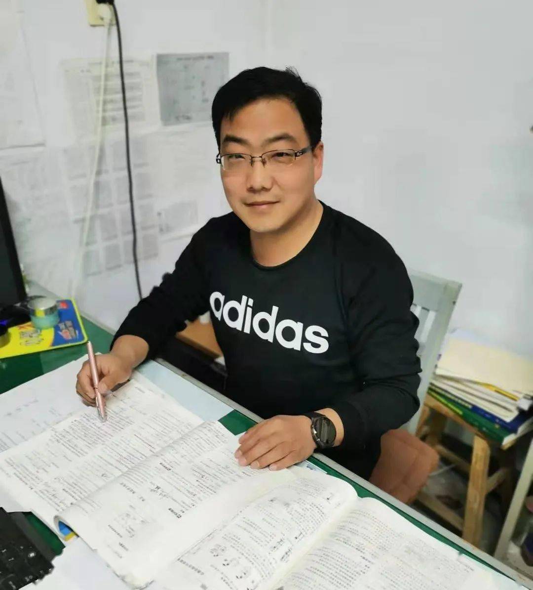 热烈祝贺我校佟俊姬崔军明老师被确定为2021年省级名师培育对象