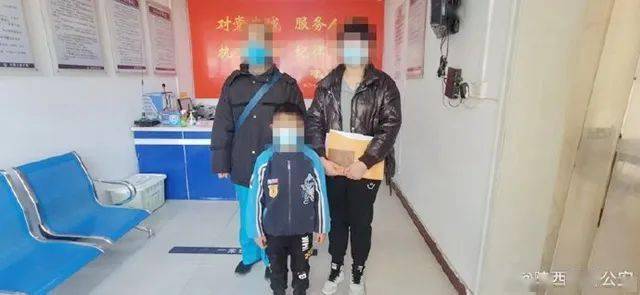 小孩上学怎么搭户_小孩背书包上学怎么画(3)