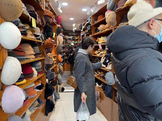 在浙江中路,尽情施展最in的"帽子戏法"