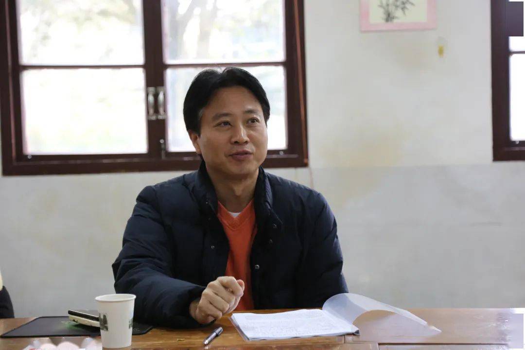 严州中学梅城校区副校长胡建根以幻灯片形式向大家汇报了与"腾讯大浙