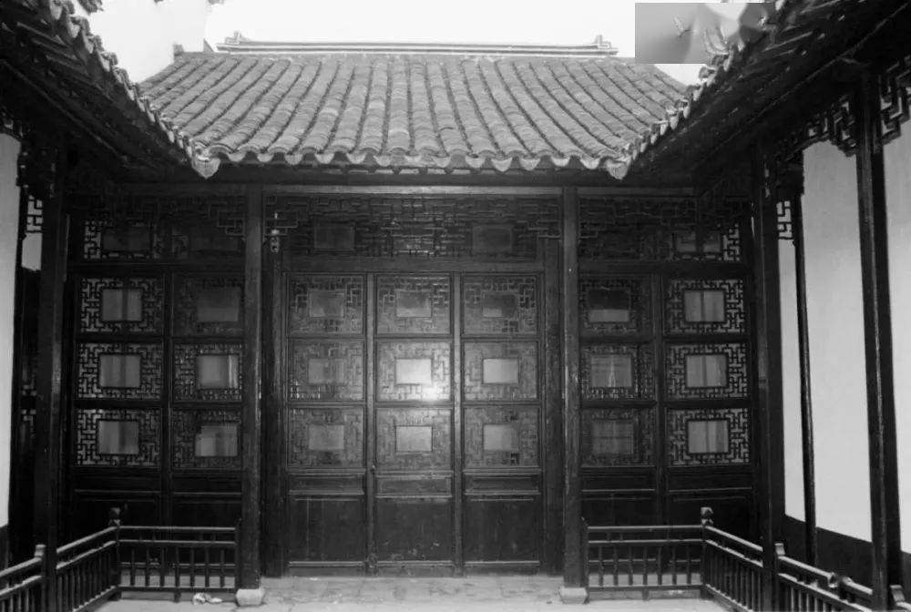 纪念馆是一座老祠堂,也即瞿秋白的故居.