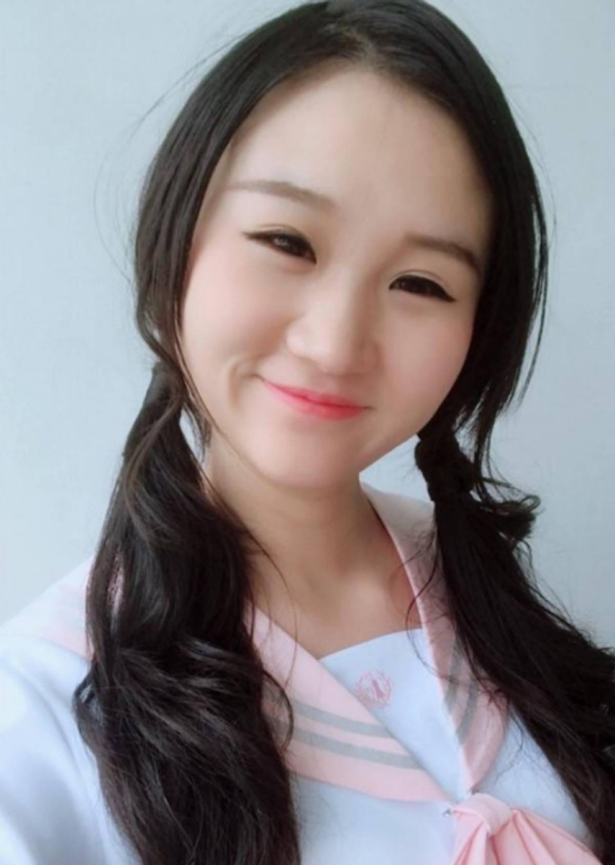 兮兮真的不美吗早期清纯双马尾素颜照流出梦泪都给看吃醋了