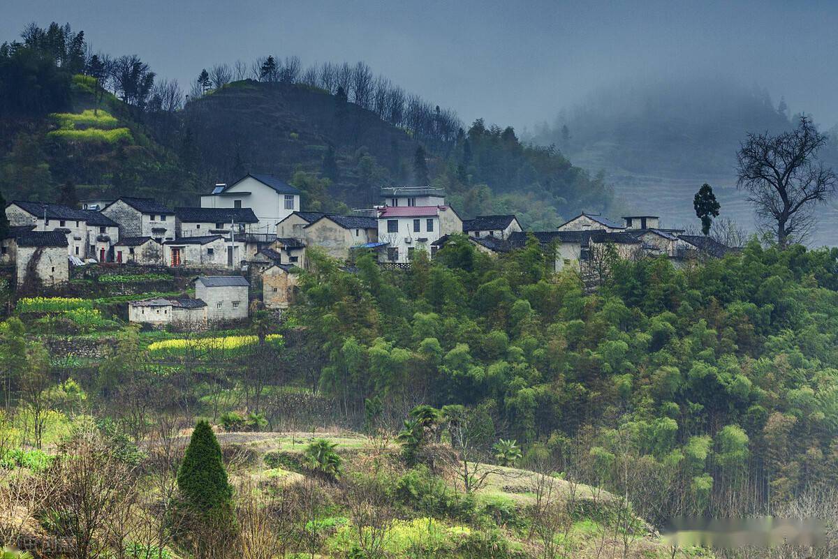 飞山诗对1263烟村飘杏雨又油菜花开野陌清香四溢