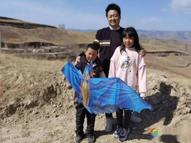 陪伴空巢老人 暖心留守儿童