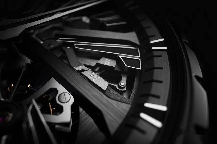 Roger Dubuis �޽ܶű˽��Ķ��˵Ļ��罻����