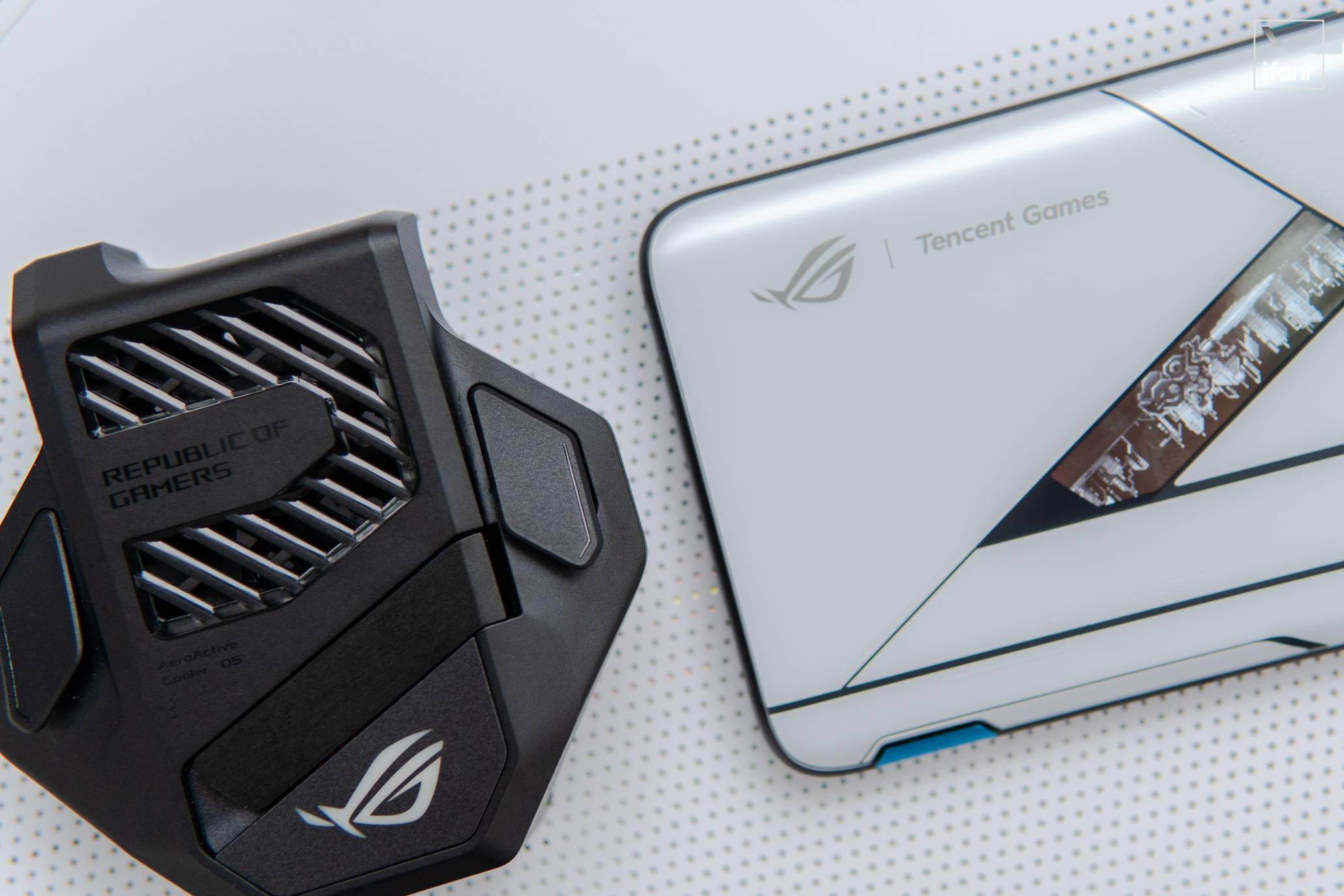 腾讯rog 游戏手机 5 幻影首发体验:18gb 运存旗舰,玩游戏有多爽?