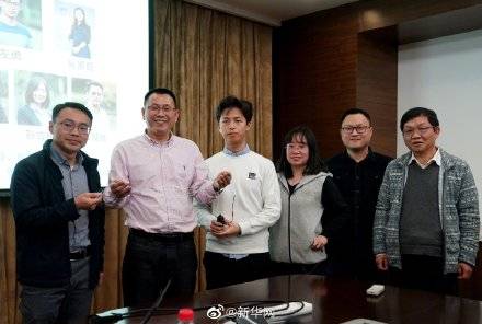 显示器|把“显示器”穿在身上 我国科学家研发出全柔性织物显示系统