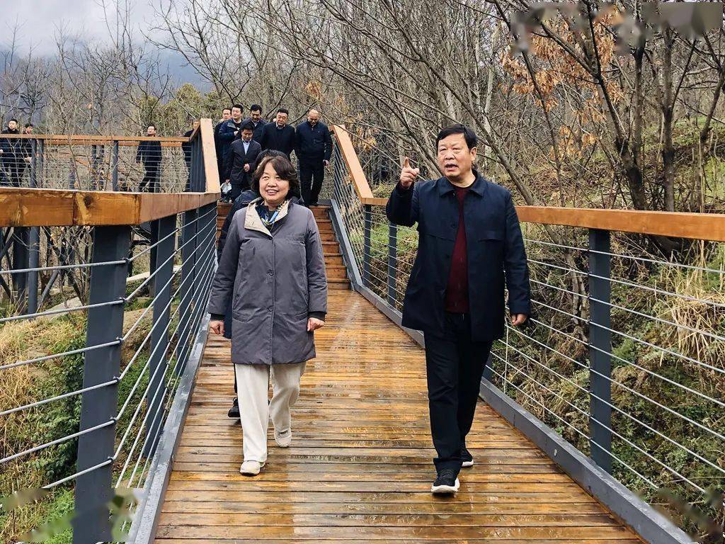 张雁毅一行在汉中市政府副市长,留坝县委书记许秋雯