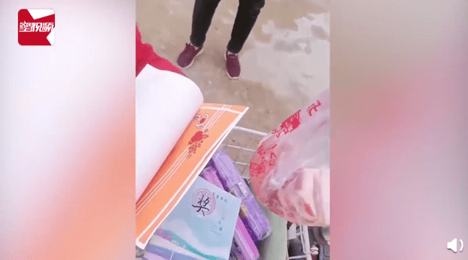 小女孩考试第一名学校奖励猪肉，你见过吗？插图