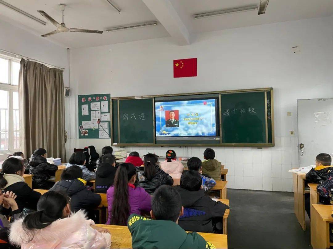 吕城初级中学各学校积极响应,召开了主题班会,全校师生共同观看《中印