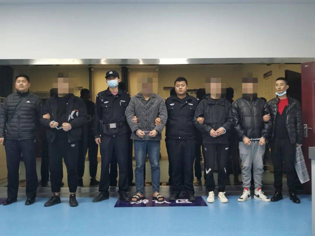 黄冈一地4人被抓