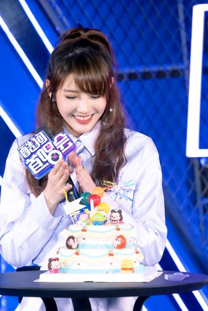 朱主爱生日会现场被测腰围,这个反应有点"凡尔赛"!