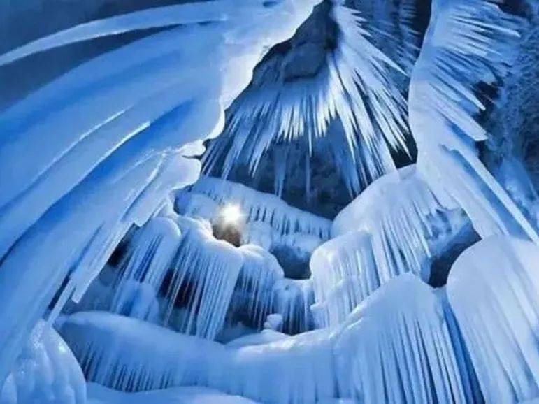 探秘地球上最纯净的7个冰川洞窟 洞穴