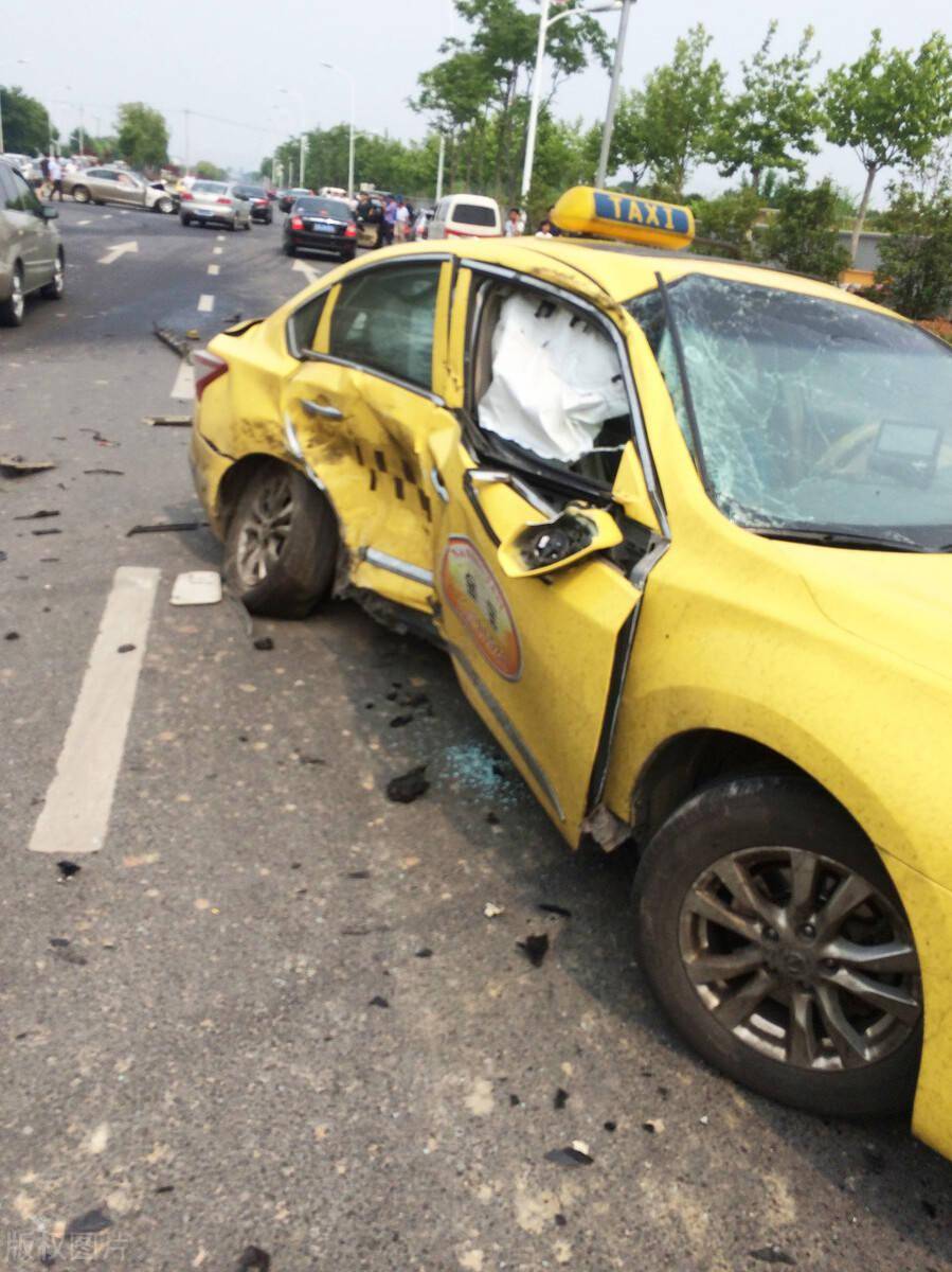 發生交通事故後,營運車輛的駕駛員李某,將其車輛送往天津市濱海新區徐